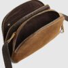 Brun crossbody-väska i mocka med dubbla dragkedjor