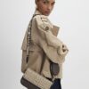 Brun crossbody-väska med monogramtryck