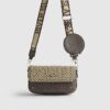 Brun crossbody-väska med monogramtryck