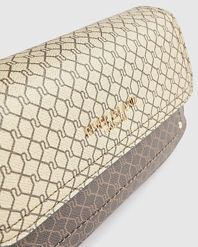Brun crossbody-väska med monogramtryck