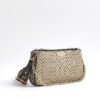 Brun crossbody-väska med monogramtryck och kedja