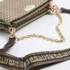 Brun crossbody-väska med monogramtryck och kedja