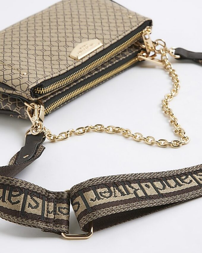 Brun crossbody-väska med monogramtryck och kedja