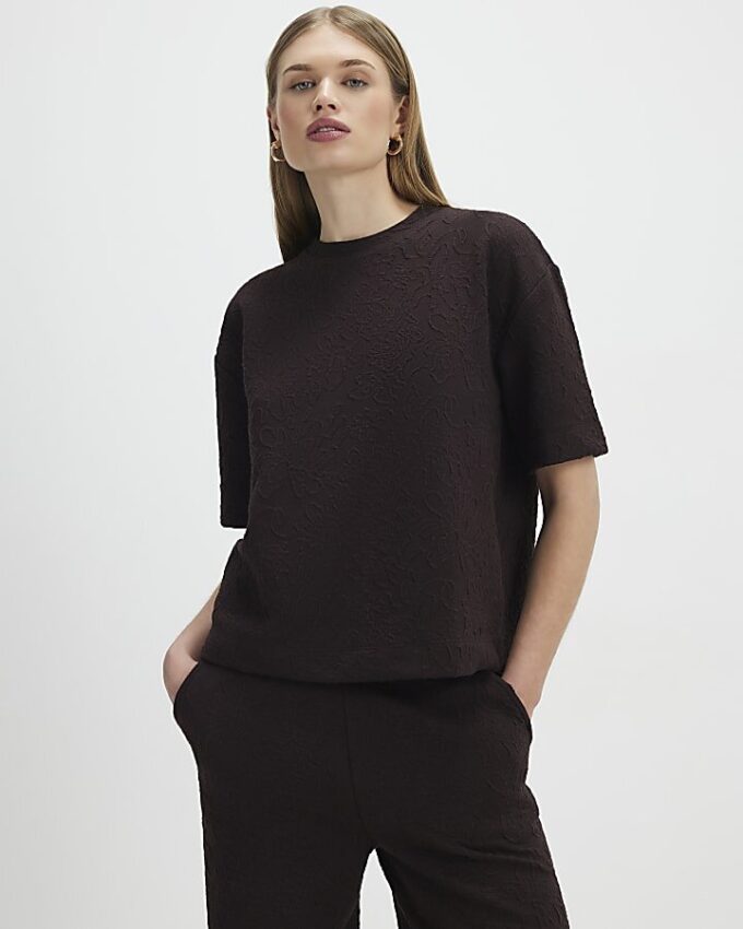 Brun jacquard-T-shirt med korta ärmar och boxig passform