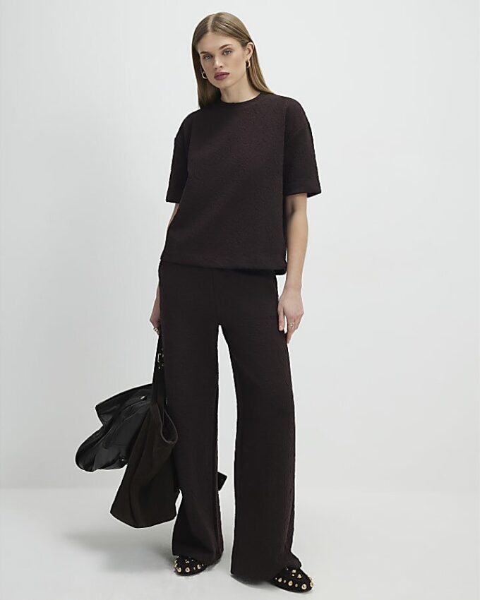 Brun jacquard-T-shirt med korta ärmar och boxig passform