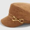 Brun keps i imitationsmocka med snaffle-detalj