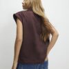 Brun kortärmad T-shirt med veckade axlar