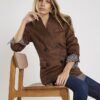 Brun kragefri blazer i imitationsmocka