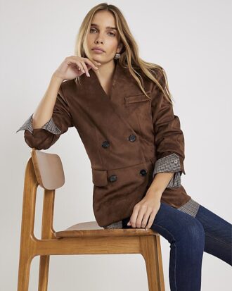 Brun kragefri blazer i imitationsmocka