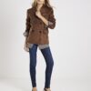 Brun kragefri blazer i imitationsmocka