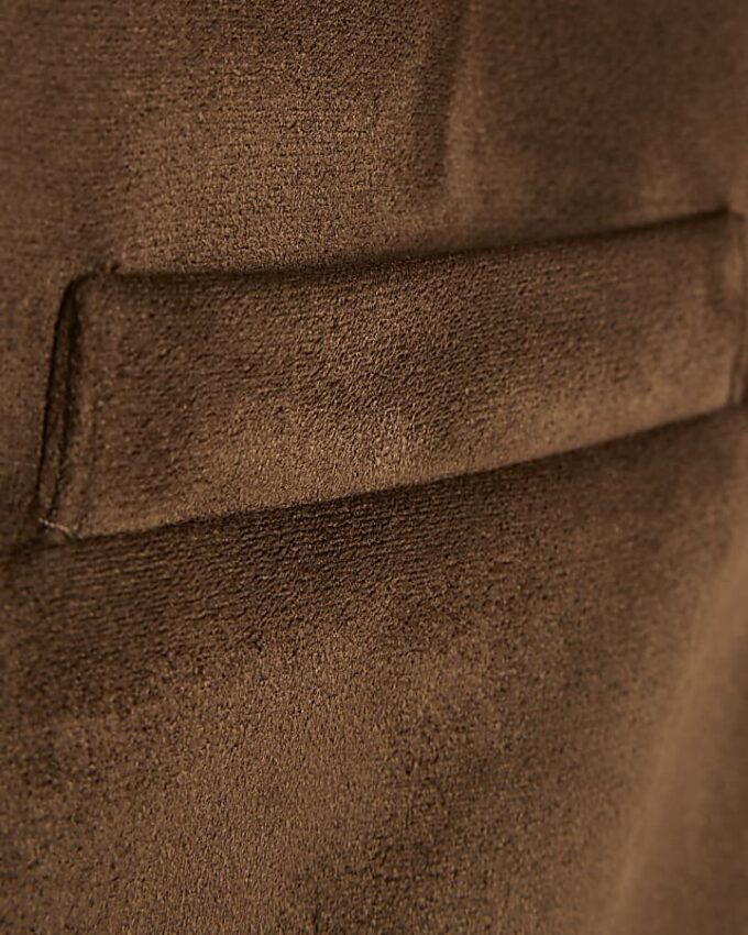 Brun kragefri blazer i imitationsmocka