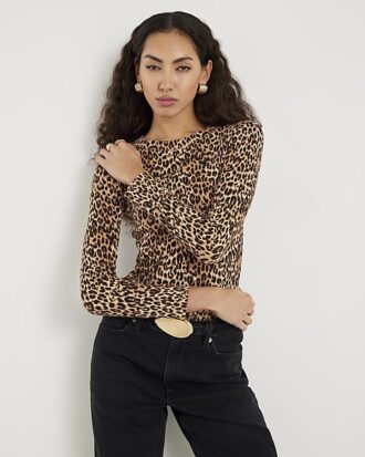 Brun långärmad figursydd topp med leopardmönster