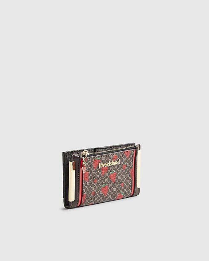 Brun miniväska med monogram och jordgubbsmönster