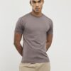 Brun muskelfit-T-shirt