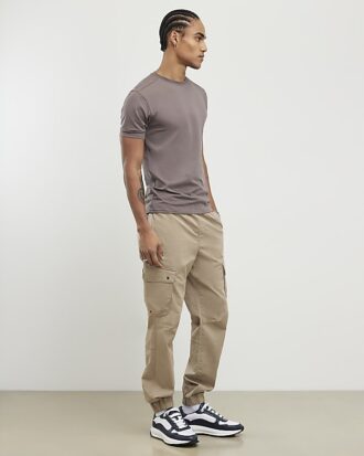 Brun muskelfit-T-shirt