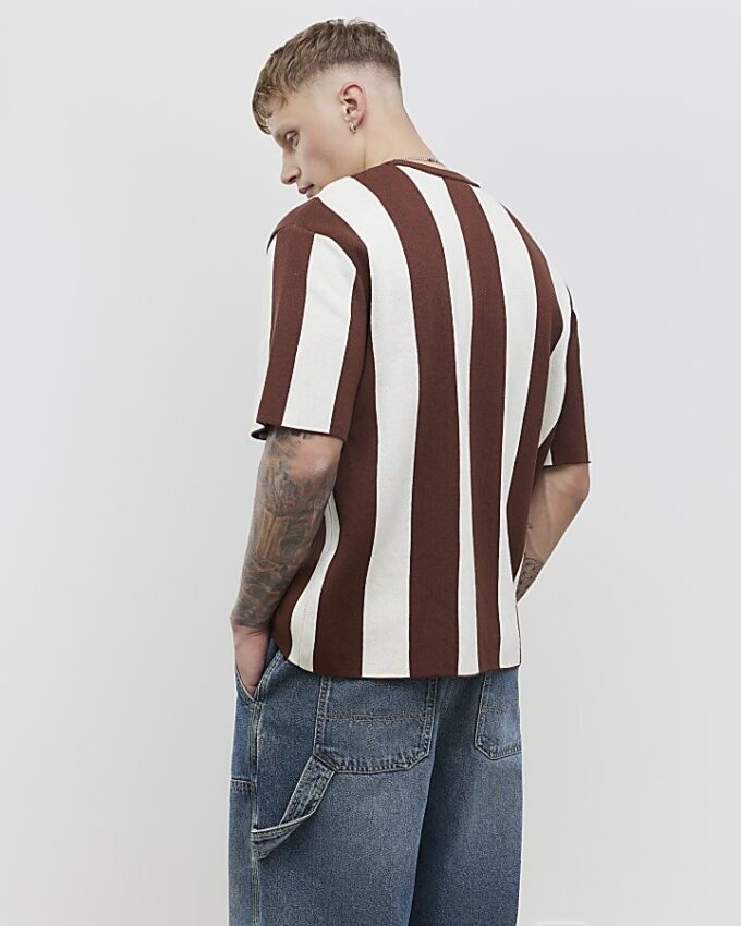 Brun oversized fotbollströja med ränder