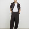 Brun oversized skjorta med blommigt repmönster