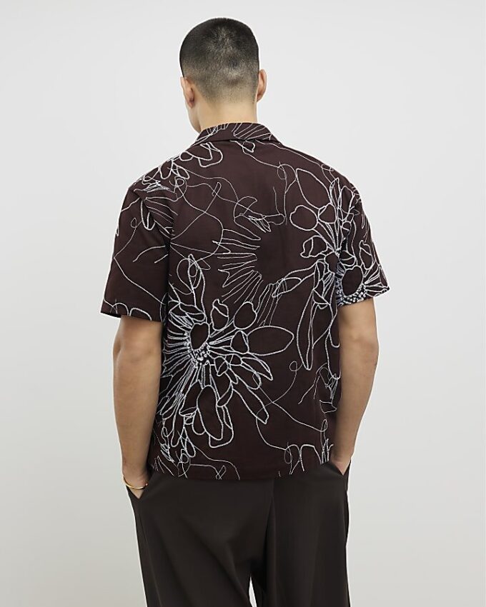 Brun oversized skjorta med blommigt repmönster