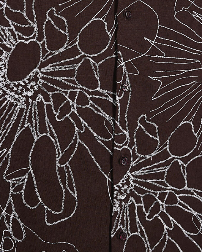 Brun oversized skjorta med blommigt repmönster