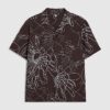 Brun oversized skjorta med blommigt repmönster