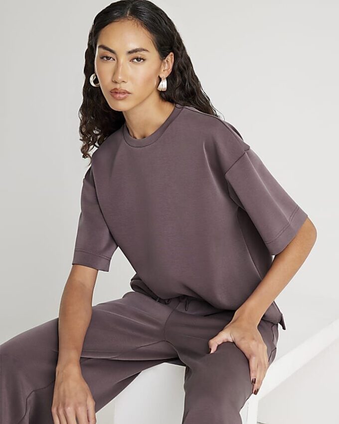 Brun premium-T-shirt med boxig passform