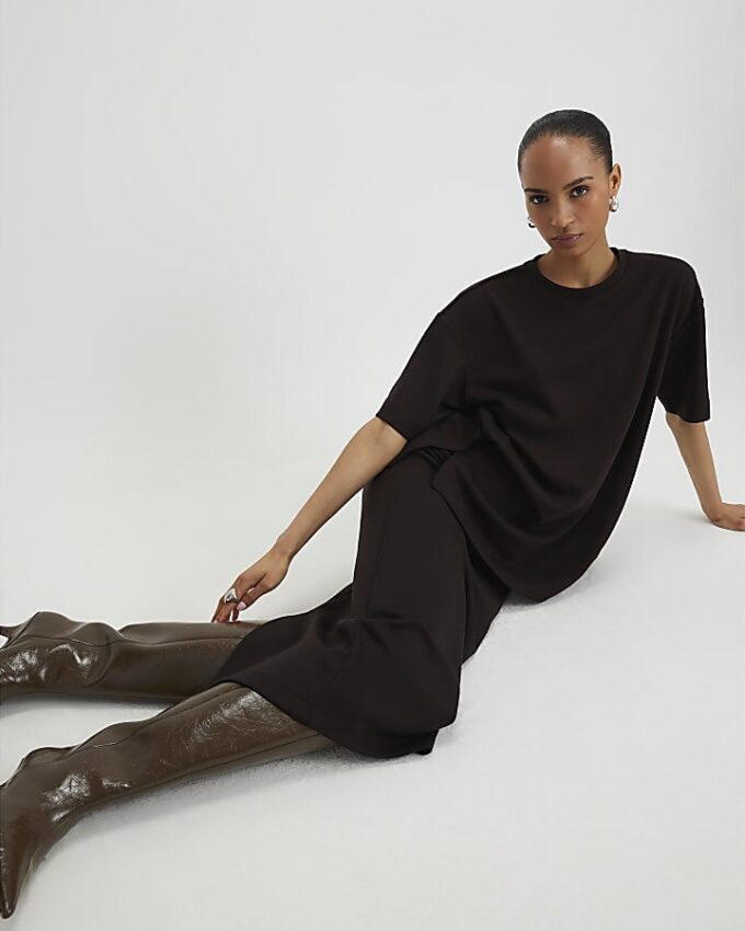 Brun premium-T-shirt med korta ärmar och oversized passform