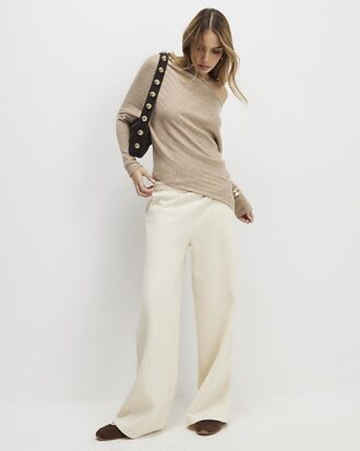 Brun ribbad off shoulder-tröja