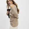 Brun ribbad off shoulder-tröja