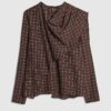 Brun rutig blus med draperad krage