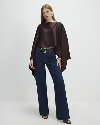 Brun satin cape med vattenfallsdesign