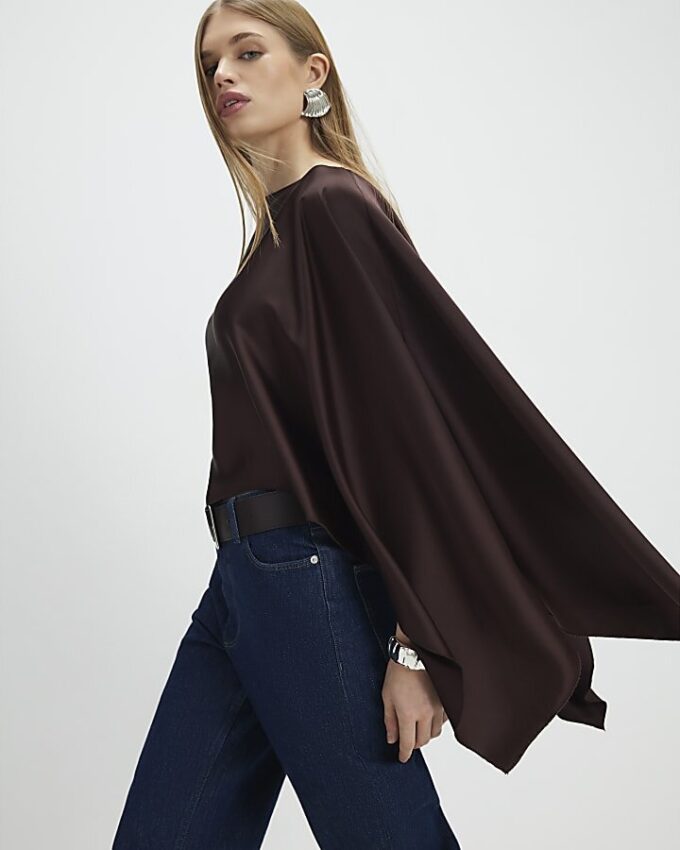 Brun satin cape med vattenfallsdesign
