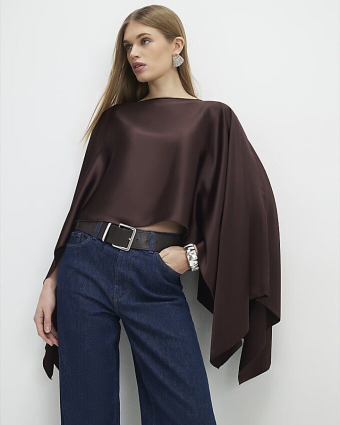 Brun satin cape med vattenfallsdesign