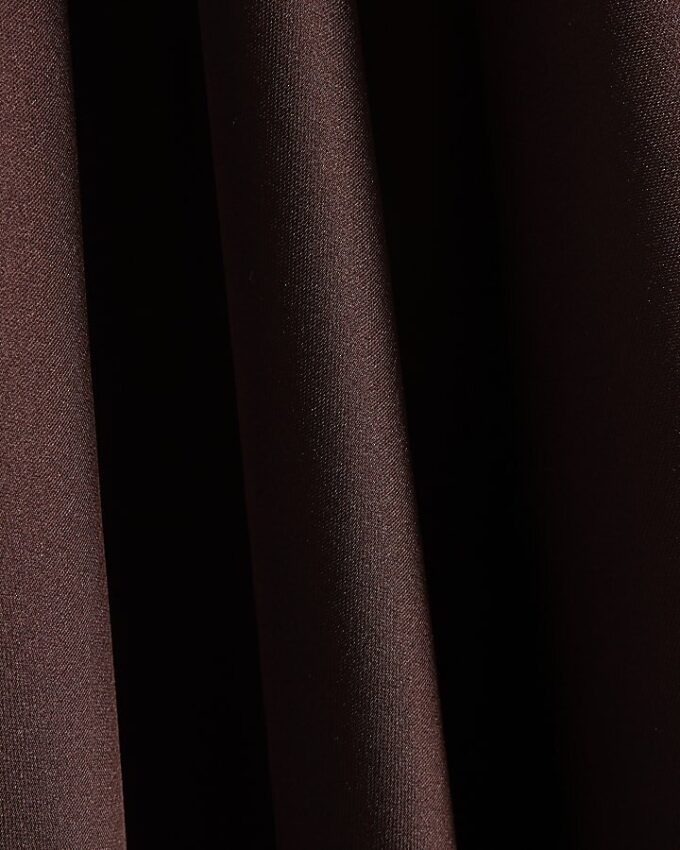 Brun satin cape med vattenfallsdesign