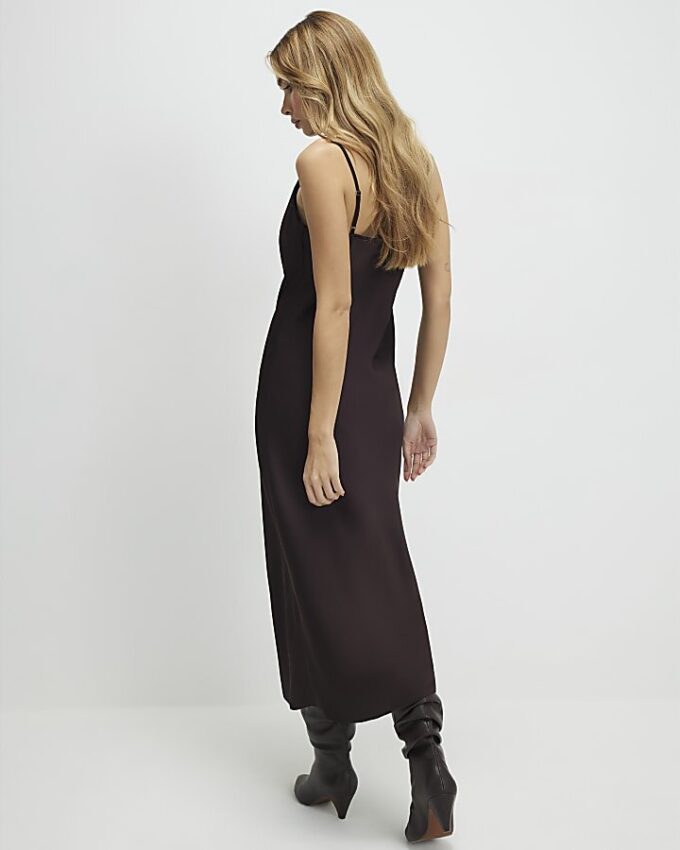Brun satin midi-klänning med cowl neck och spetsar