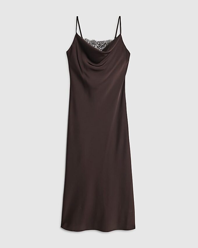 Brun satin midi-klänning med cowl neck och spetsar