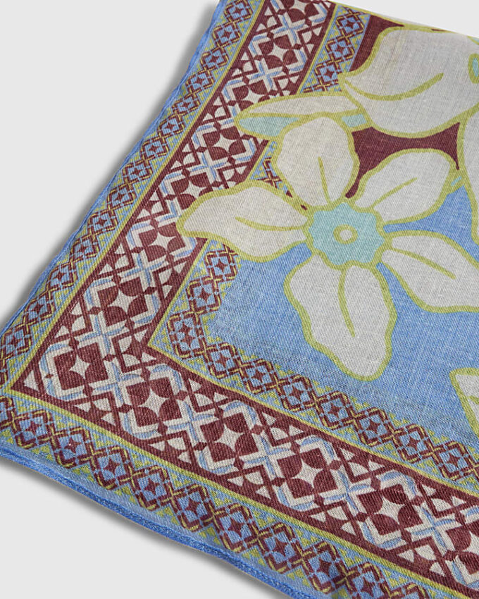 Brun scarf med blommönster