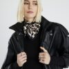 Brun scarf med leopardmönster