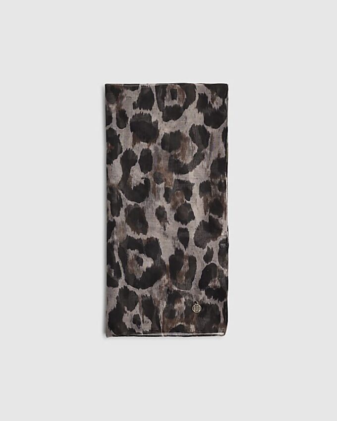 Brun scarf med leopardmönster