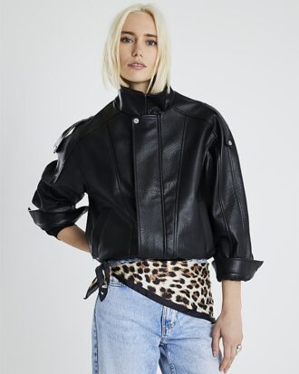 Brun scarf med leopardmönster