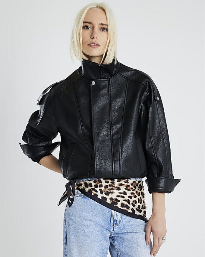 Brun scarf med leopardmönster