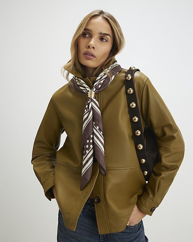 Brun scarf med prickar