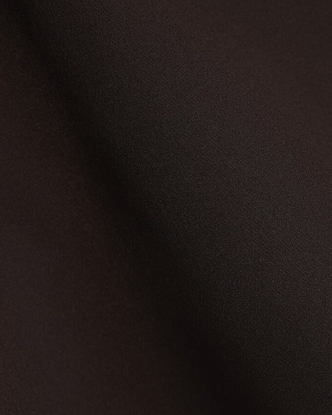 Brun skort med knäppning fram