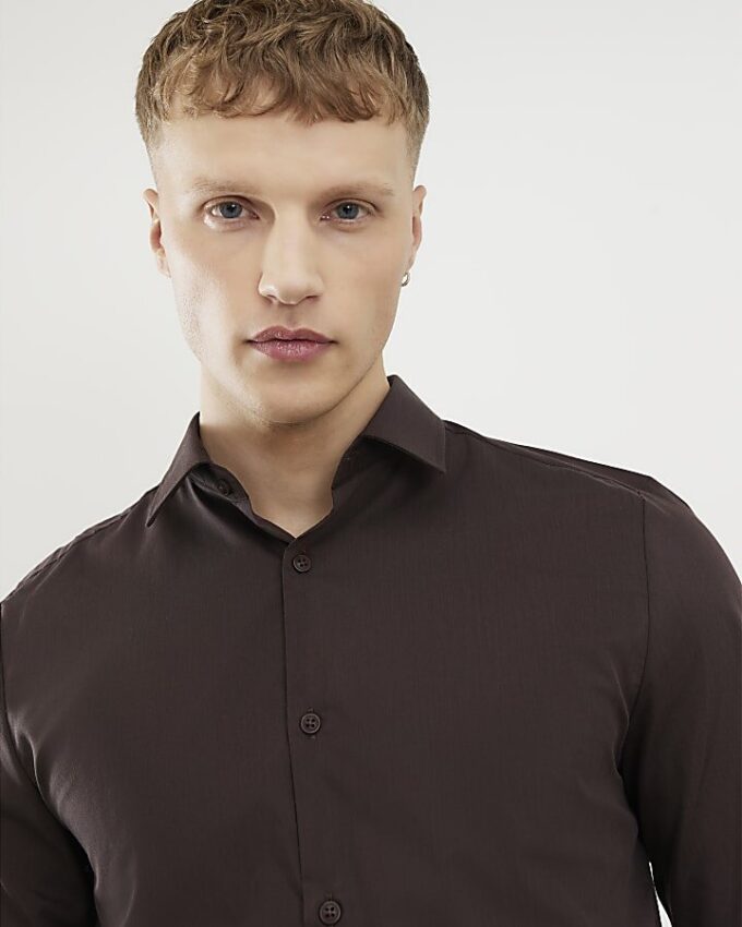 Brun slim fit-skjorta
