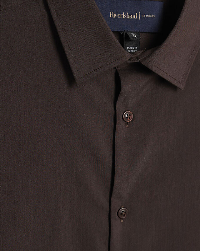 Brun slim fit-skjorta