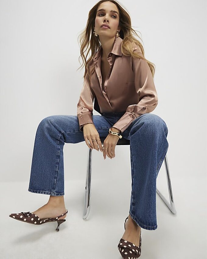 Brun slim fit-skjorta i satin med långa ärmar