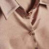 Brun slim fit-skjorta i satin med långa ärmar