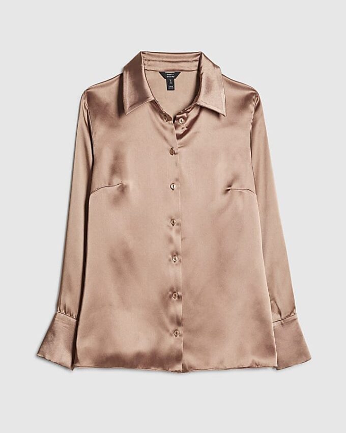 Brun slim fit-skjorta i satin med långa ärmar