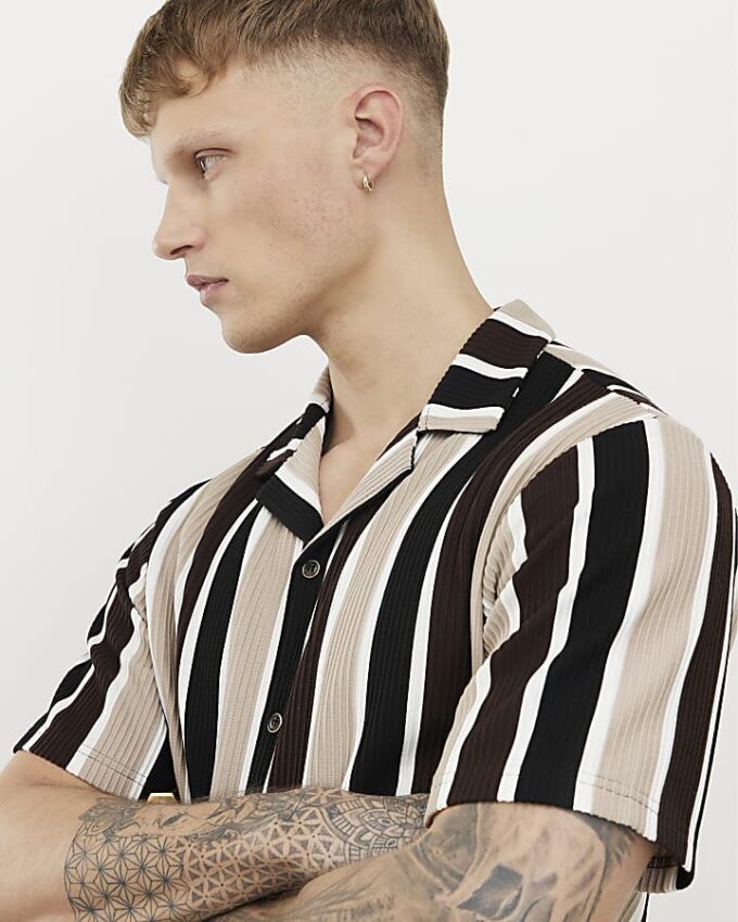 Brun slim fit-skjorta med ränder