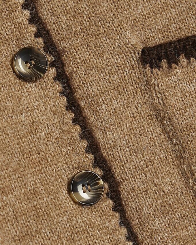 Brun stickad långärmad kofta med whipstitch Brun stickad långärmad kofta med whipstitch
