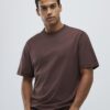 Brun T-shirt med normal passform Brun T-shirt med normal passform